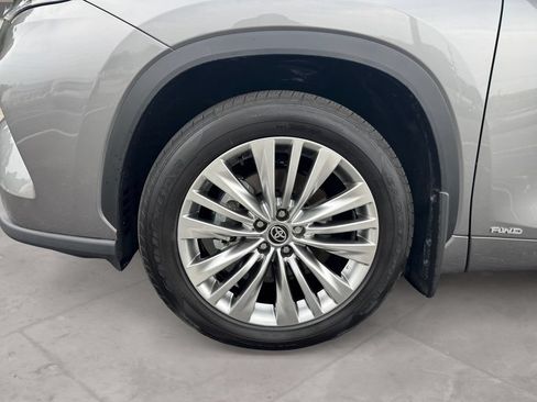Used 2026 Toyota Highlander Platinum AWD/4WD image 14