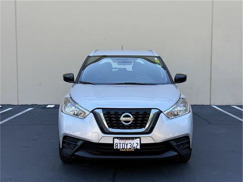 Used 2018 Nissan Kicks S FWD image 2