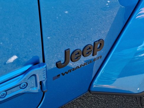 Used 2025 Jeep Wrangler Sahara image 16