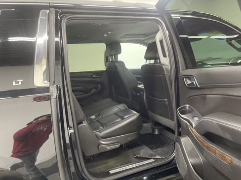 Used 2019 Chevrolet Suburban LT w/ Luxury Package image 21