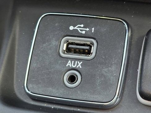 Used 2022 Jeep Cherokee Limited AWD/4WD image 12