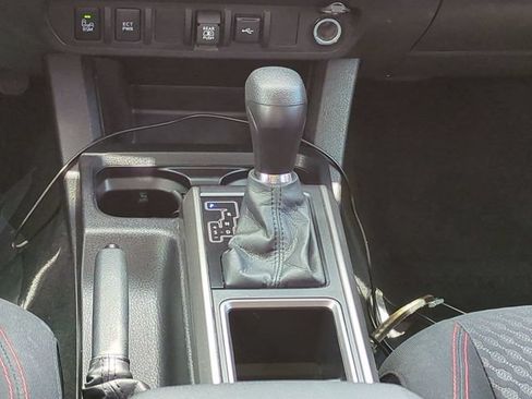 Used 2022 Toyota Tacoma SR5 w/ Technology Package RWD image 19