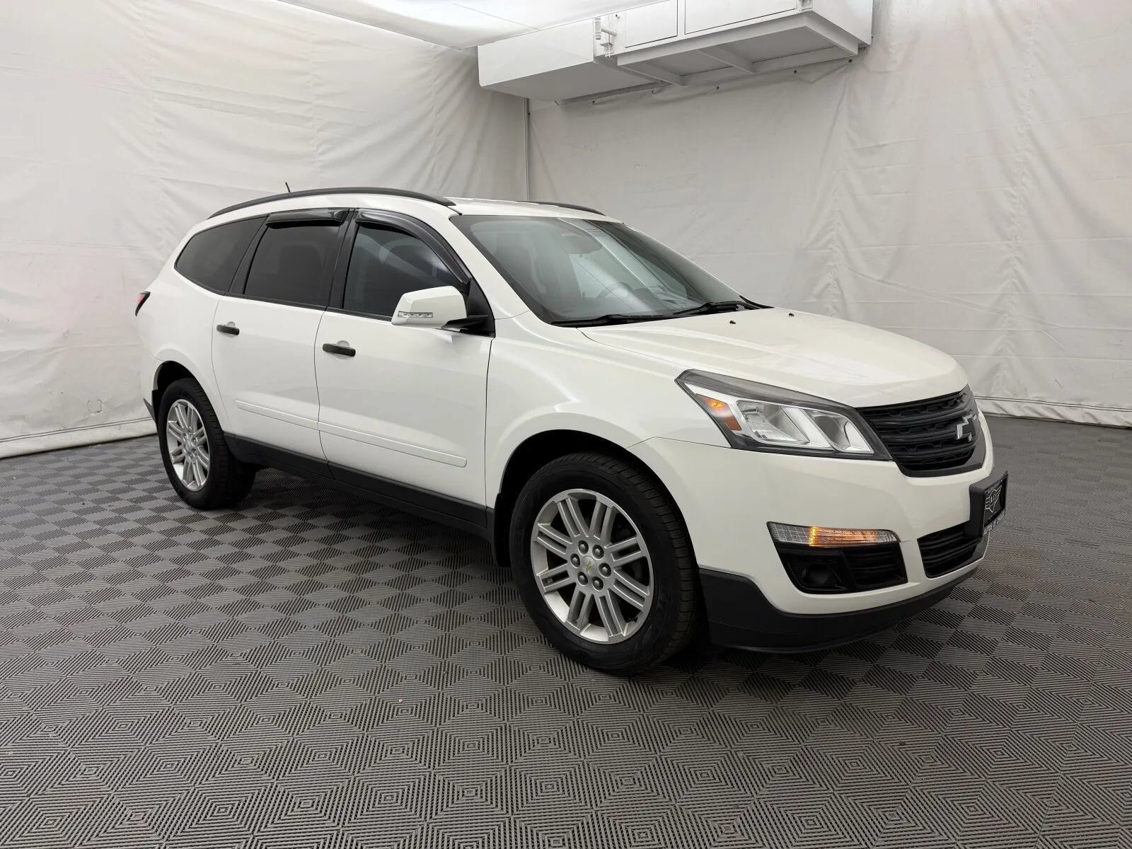 Used 2015 Chevrolet Traverse LT w/ Style and Technology Package FWD image 4