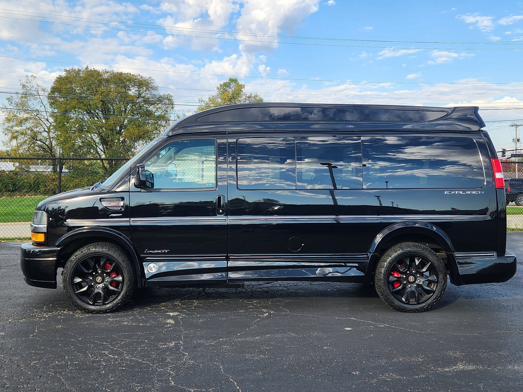 Used 2023 Chevrolet Express 2500 RWD image 16