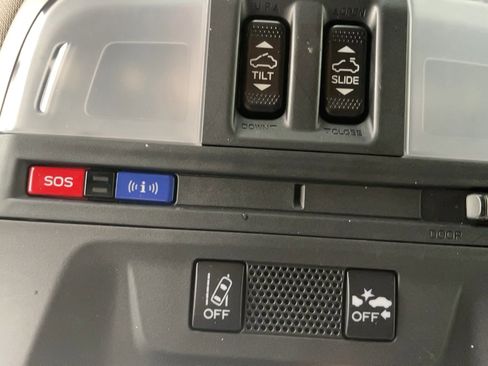 Used 2021 Subaru Crosstrek 2.0i Premium w/ Moonroof Package image 12