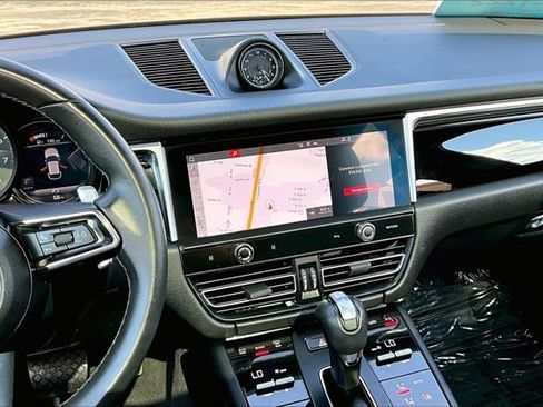 Used 2024 Porsche Macan image 9