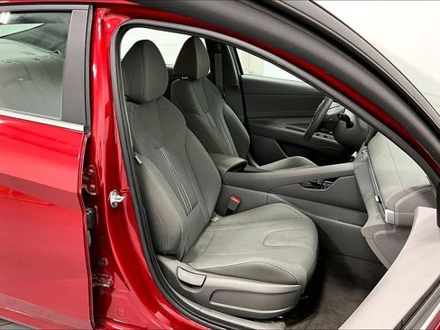 Used 2025 Hyundai Elantra SEL FWD image 9