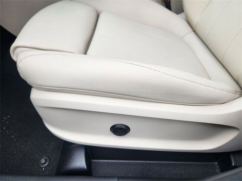 Certified 2026 Mercedes-Benz GLB 250 4MATIC image 9