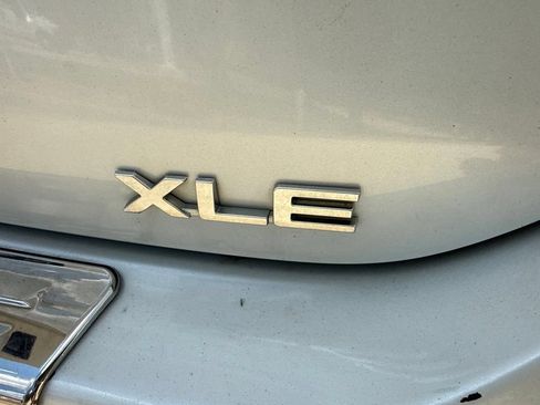 Used 2022 Toyota Highlander XLE FWD image 14