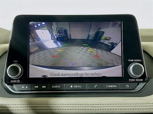 Used 2023 Nissan Rogue SV image 15