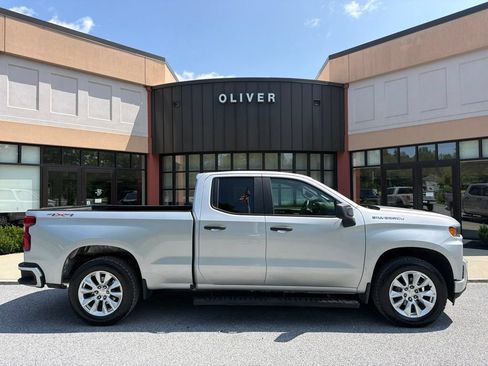 Used 2019 Chevrolet Silverado 1500 Custom w/ Custom Convenience Package AWD/4WD image 8