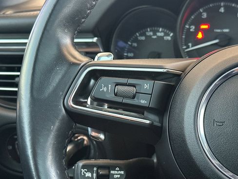 Used 2024 Porsche Macan AWD/4WD image 33
