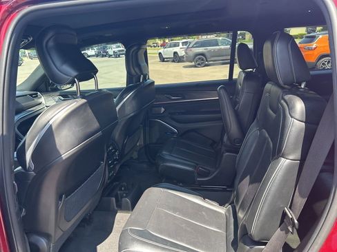 Used 2021 Jeep Grand Cherokee L Overland w/ Luxury Tech Group IV AWD/4WD image 17