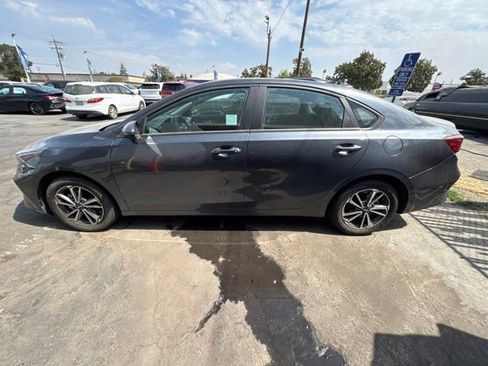 Used 2023 Kia Forte LXS w/ LXS Technology Package FWD image 2