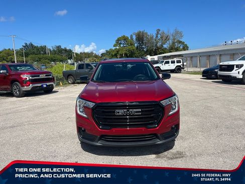Used 2023 GMC Terrain SLT w/ Tech Package FWD image 3