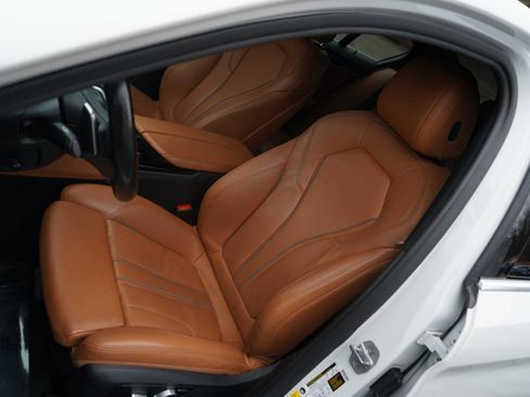 Used 2018 BMW 530e xDrive image 19