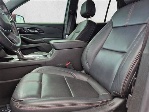 Used 2023 Chevrolet Traverse RS FWD image 16