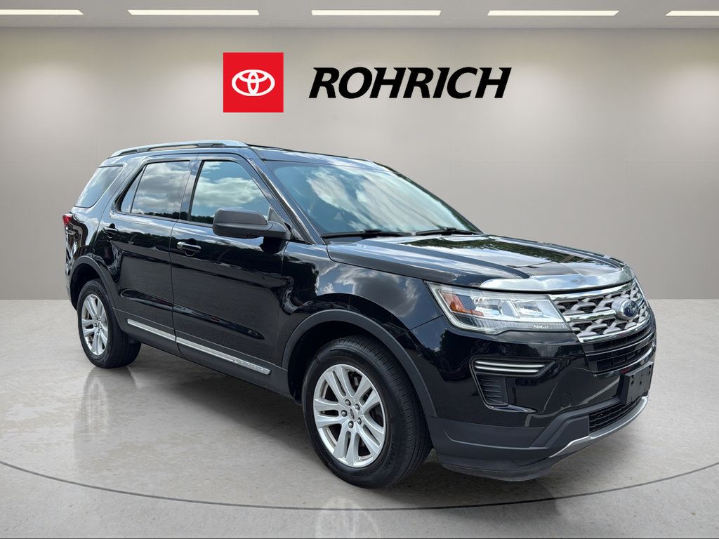 Used 2018 Ford Explorer XLT AWD/4WD image 4