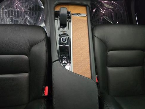 Used 2023 Volvo XC90 B6 Plus w/ Protection Package Premier image 13