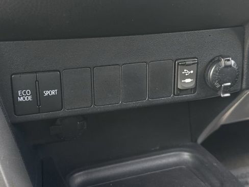 Used 2018 Toyota RAV4 XLE image 23