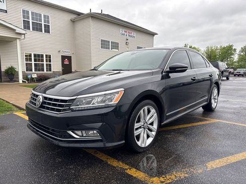 Used 2017 Volkswagen Passat 1.8T SEL Premium FWD image 2