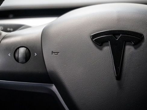 Used 2024 Tesla Model Y Performance AWD/4WD image 16