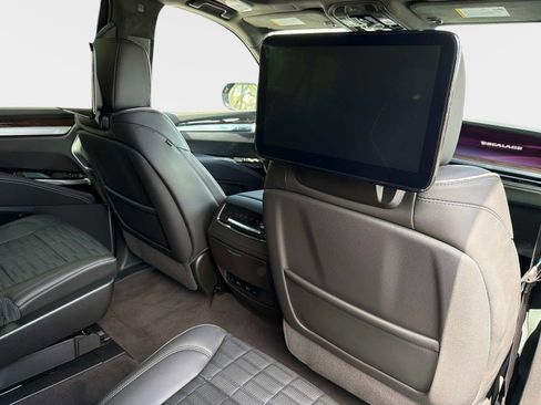 Used 2026 Cadillac Escalade ESV Platinum Sport w/ LPO, ONYX Package AWD/4WD image 28
