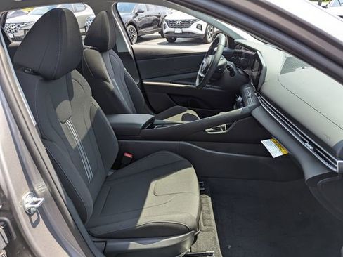 Used 2024 Hyundai Elantra SEL w/ Convenience Package FWD image 41