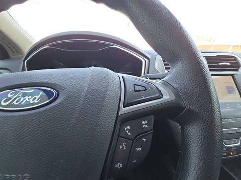 Used 2019 Ford Fusion SE image 12