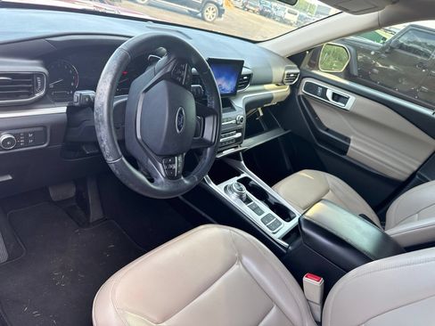 Used 2020 Ford Explorer XLT w/ Equipment Group 202A RWD image 2