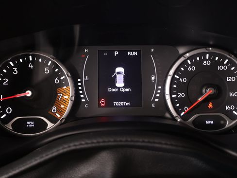 Used 2023 Jeep Renegade Latitude AWD/4WD image 4