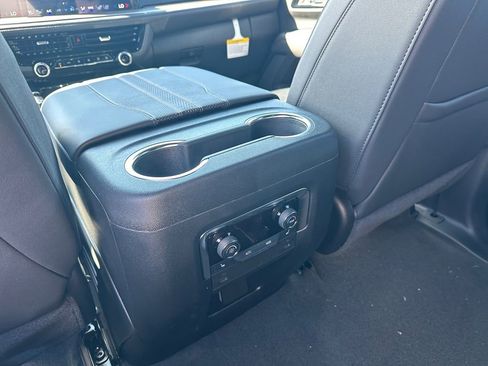 New 2025 Chevrolet Suburban High Country AWD/4WD image 22