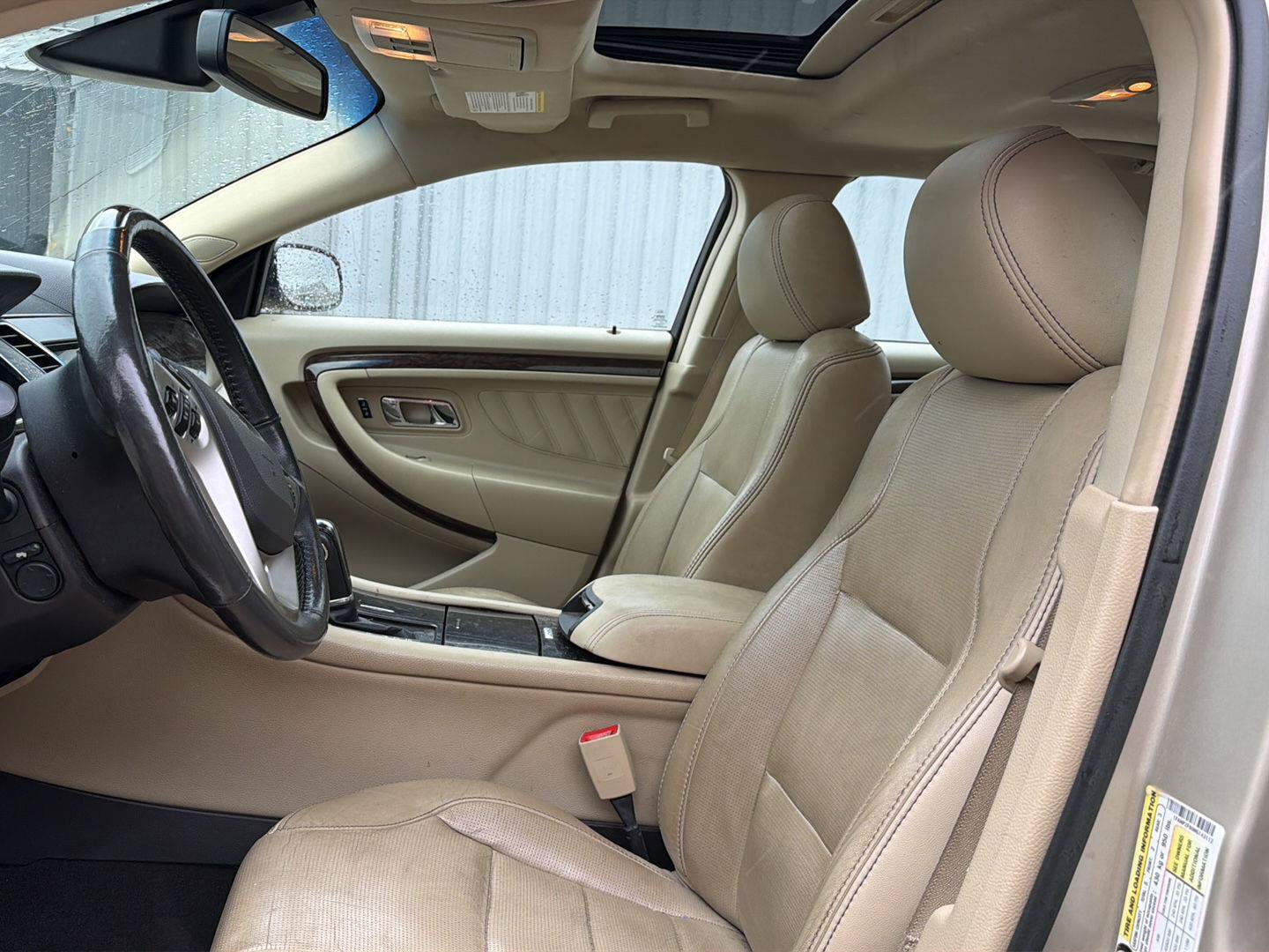 Used 2017 Ford Taurus Limited w/ Driver Assist Package FWD image 9