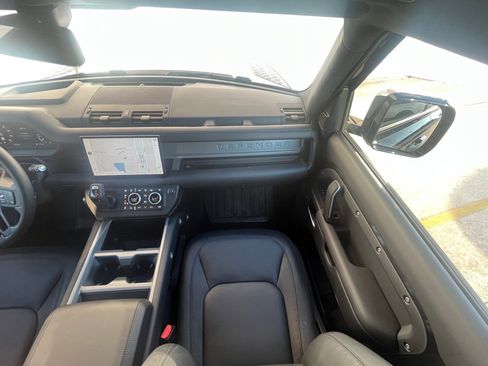 Used 2025 Land Rover Defender 110 V8 image 34