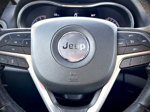 Used 2022 Jeep Grand Cherokee Laredo X image 14