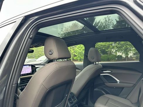 Used 2025 Audi Q5 Premium w/ Convenience Package AWD/4WD image 18