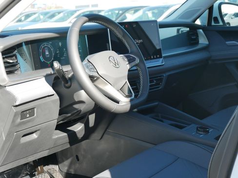 New 2026 Volkswagen Tiguan SE image 5