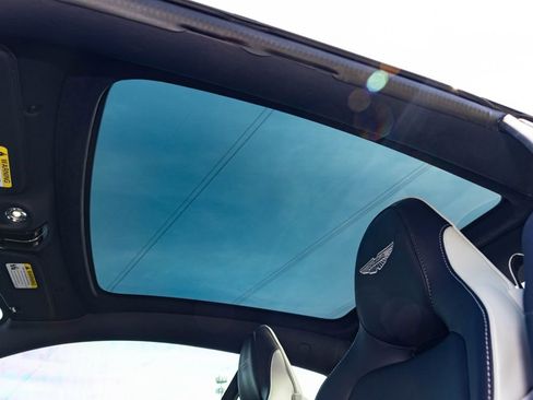 Used 2025 Aston Martin Vanquish V12 image 31