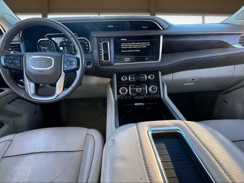 Used 2021 GMC Yukon Denali w/ Denali Premium Package image 16