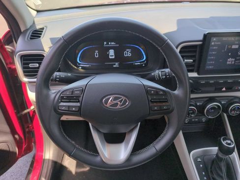 Used 2025 Hyundai Venue SEL FWD image 22
