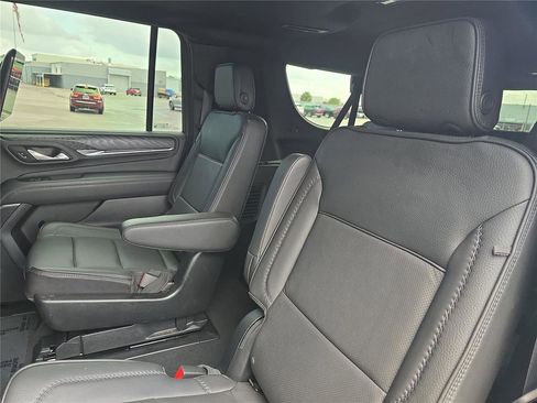 Used 2023 GMC Yukon XL Denali w/ Denali Reserve Package RWD image 16