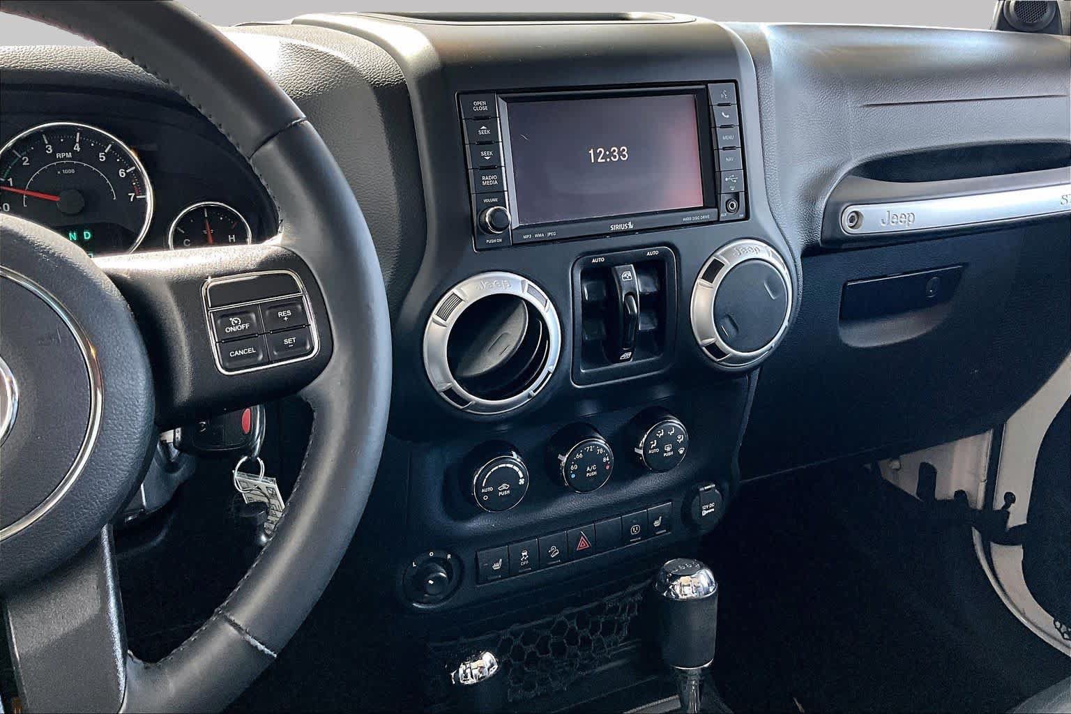 Used 2014 Jeep Wrangler Unlimited Rubicon w/ Connectivity Group AWD/4WD image 7