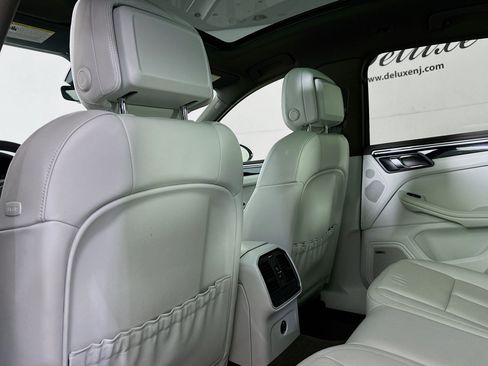 Used 2021 Porsche Macan S AWD/4WD image 24