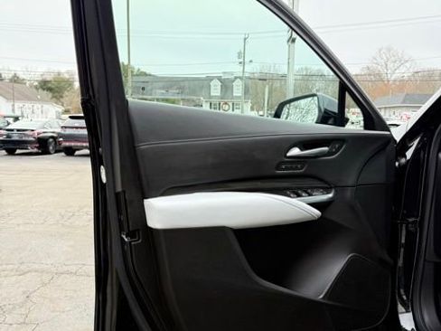 Used 2024 Cadillac XT4 Sport image 49