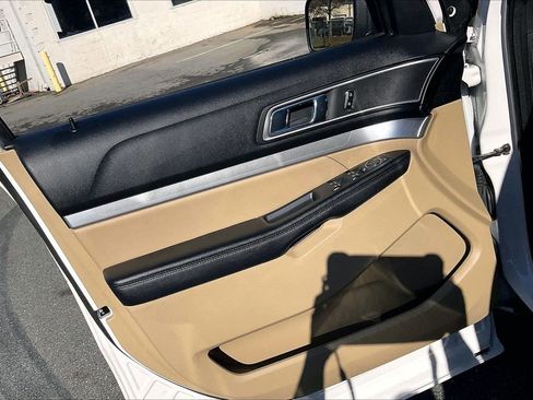 Used 2017 Ford Explorer XLT w/ Equipment Group 202A image 28