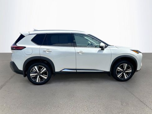 Used 2023 Nissan Rogue SL AWD/4WD image 3