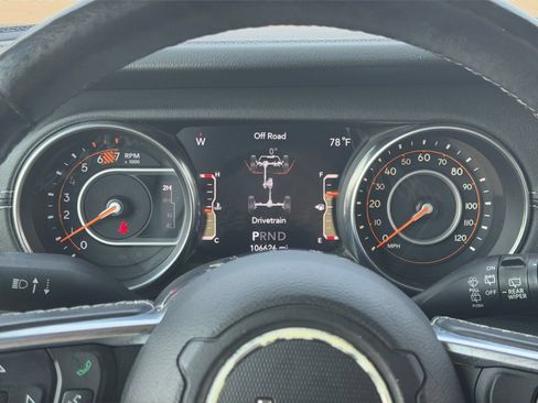 Used 2018 Jeep Wrangler Unlimited Sahara AWD/4WD image 35