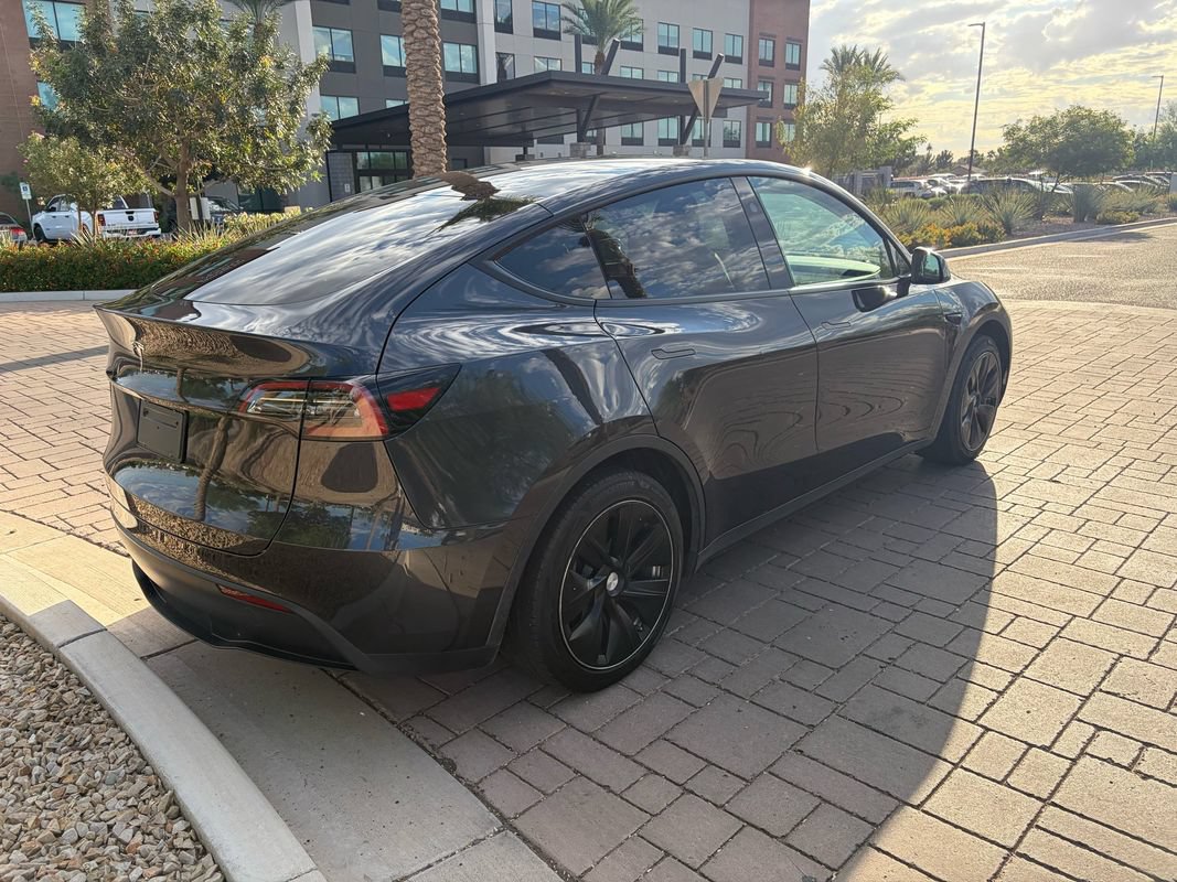 Used 2024 Tesla Model Y Long Range RWD image 3