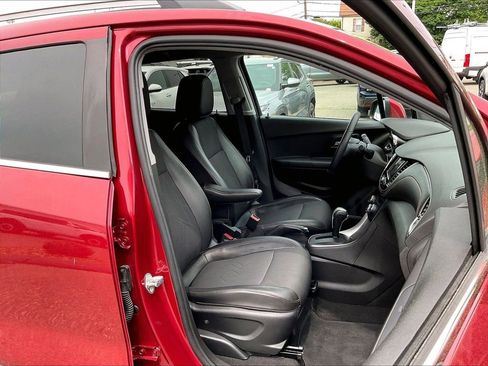 Used 2018 Chevrolet Trax LT w/ LT Convenience Package AWD/4WD image 11
