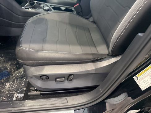 New 2026 Volkswagen Taos SE image 17